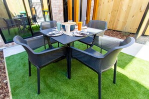 Outdoor dining - A Touch of Luxury in CHCH CBD (Christchurch)