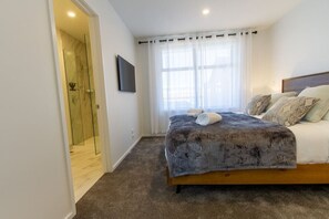 2 bedrooms, iron/ironing board, free WiFi, bed sheets - A Touch of Luxury in CHCH CBD (Christchurch)