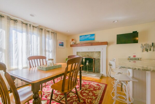 Dining - Nature Lover's Pondside Getaway (Mashpee)