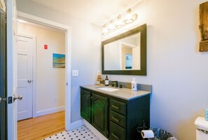 Combined shower/bathtub - Nature Lover's Pondside Getaway (Mashpee)