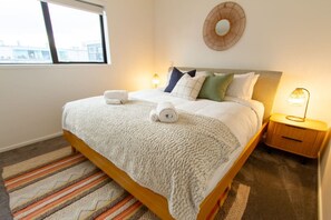1 habitación, tabla de planchar con plancha, wifi gratis y ropa de cama 