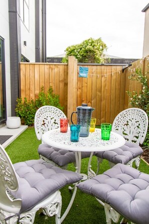 屋外ダイニングエリア