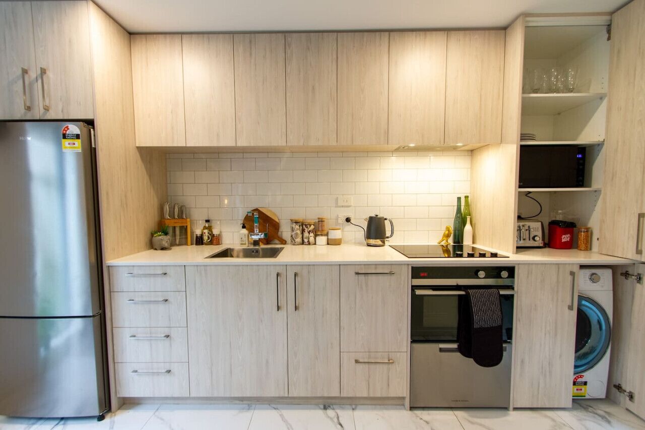 Geladeira, micro-ondas, fogão, cooktop