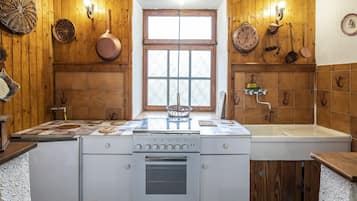 Refrigerador, horno, parrilla de estufa y cafetera y tetera