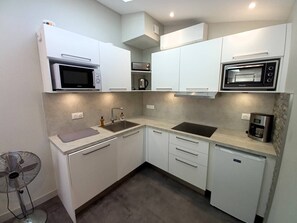Fridge, microwave, dishwasher, toaster