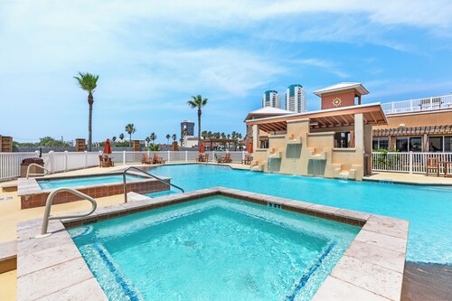 Elegant Condo with Bay Views, Pool & Hot Tub - Walk to Beach!