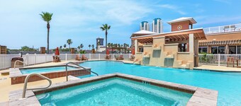 Elegant Condo with Bay Views, Pool & Hot Tub - Walk to Beach!