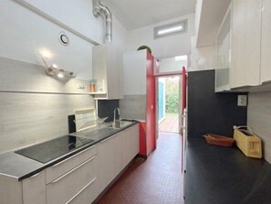 Réfrigérateur, micro-ondes, four, lave-vaisselle