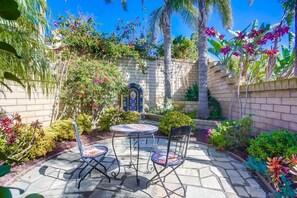 Outdoor dining - Emerald Cove - La Jolla Home with Amazing Views (La Jolla)