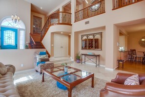 TV, fireplace - Emerald Cove - 2 Bedroom La Jolla Home with Amazing Ocean Views (La Jolla)