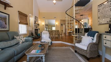 Télévision, lecteur de DVD, livres