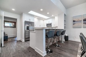 Fridge, microwave, oven, stovetop - Cozy 3BD/2BA Mt. Condo Overlooking Eagle River (Avon)