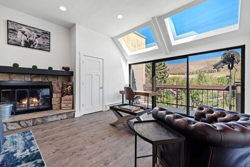 Cozy 3BD/2BA Mt. Condo Overlooking Eagle River