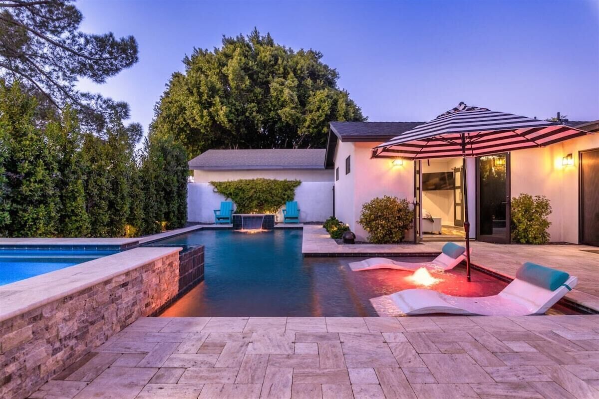 Dog Friendly Villa - Huge Pool & Hot Tub