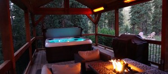 Mountain Retreat with Amazing Hot Tub and Outdoor Patio Area!