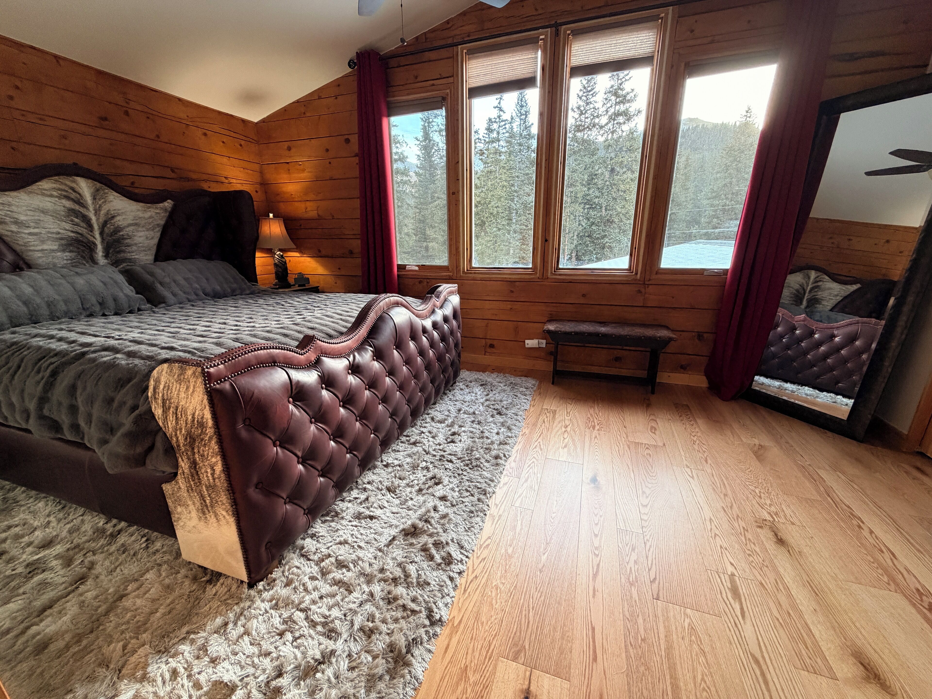 4 bedrooms, desk, travel crib, WiFi