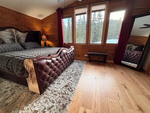 4 bedrooms, desk, travel cot, WiFi - Mountain Retreat with Amazing Hot Tub and Outdoor Patio Area! (Breckenridge)