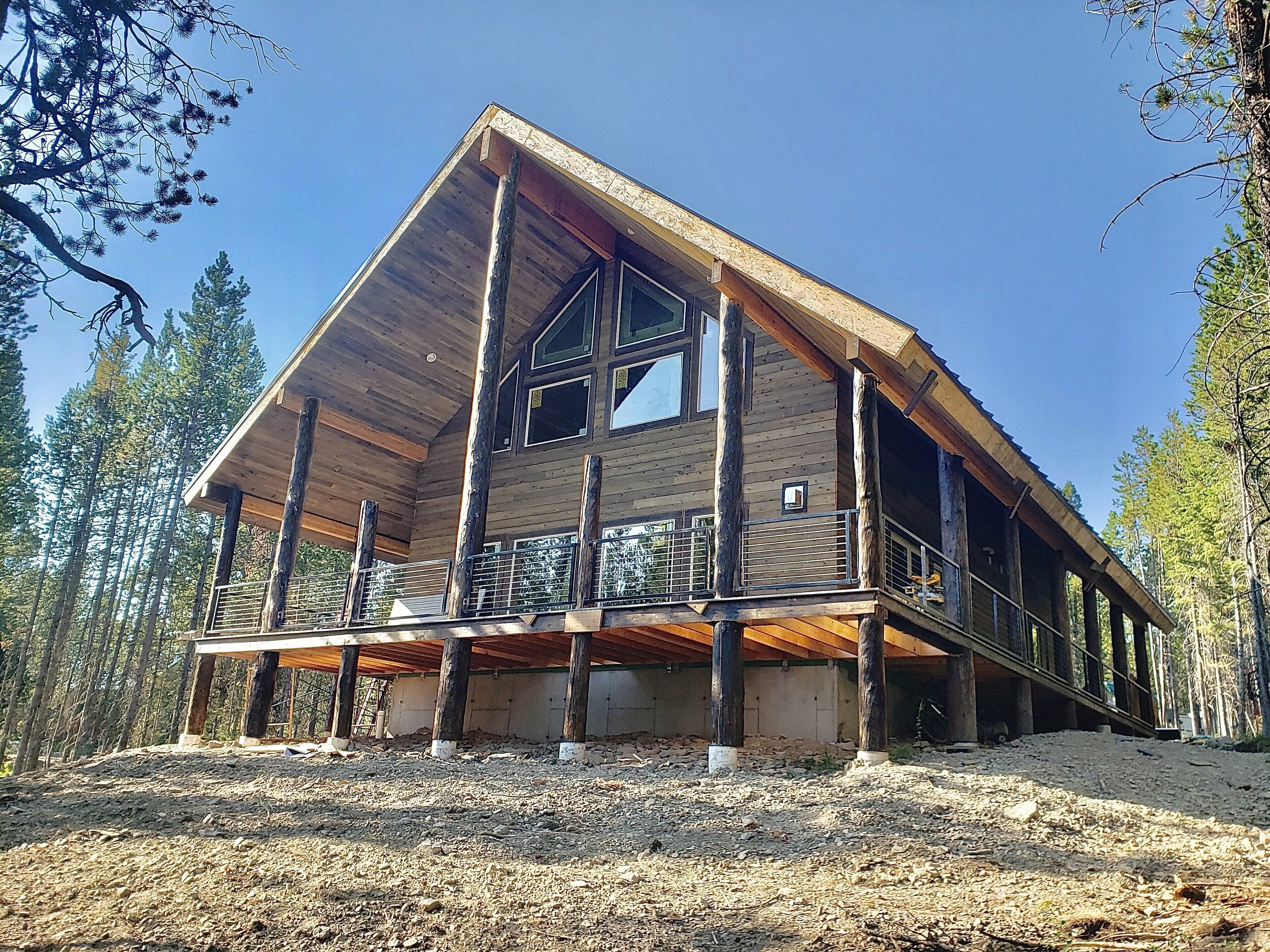 Brand New Cabin - Wifi - Hot Tub - 20 miles to Yellowstone - Pool Table ~  Trees & Views ~ Sleeps 12