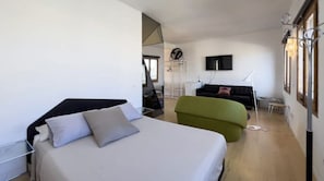 2 bedrooms, desk, iron/ironing board, travel cot