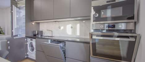 Frigorífic, microones, forn i placa de cuina
