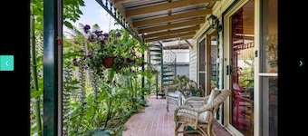 Neverinn House