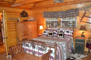 3 bedrooms, desk, iron/ironing board, travel crib