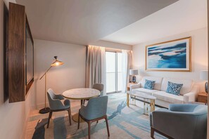 Suite, 1 King-Bett (Legacy) | Wohnbereich | 55-Zoll-LED-Fernseher mit Kabelempfang, Tablet-PC, Pay-TV