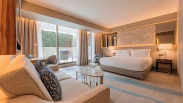 Chambre Deluxe, 1 très grand lit, patio | Aire de séjour | Téléviseur à DEL, tablette électronique, films payants