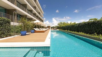 Piscine couverte, piscine extérieure (ouverte en saison)