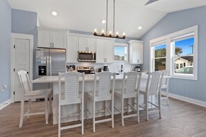 Fridge, microwave, oven, stovetop - Oceanside 2BR Near Beach & Currituck Lighthouse (Corolla)