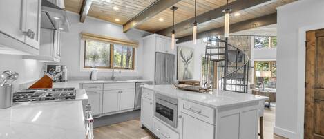 Frigorífic, microones, forn i placa de cuina