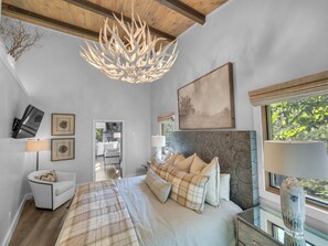 5 Schlafzimmer, Schreibtisch, Bügeleisen/Bügelbrett, kostenloses WLAN