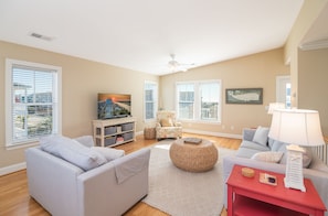 TV - Hobbs Realty - “SeaSun with Salt” | Beautiful Views, Private Pool & Gourmet Kitchen (Holden Beach)
