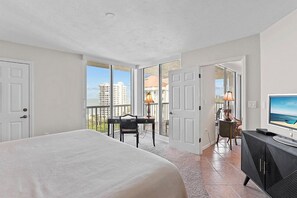 2 slaapkamers, een bureau