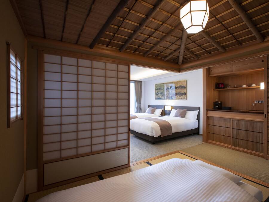 Quarto duplo premium | Escrivaninha, Wi-Fi de cortesia, roupa de cama