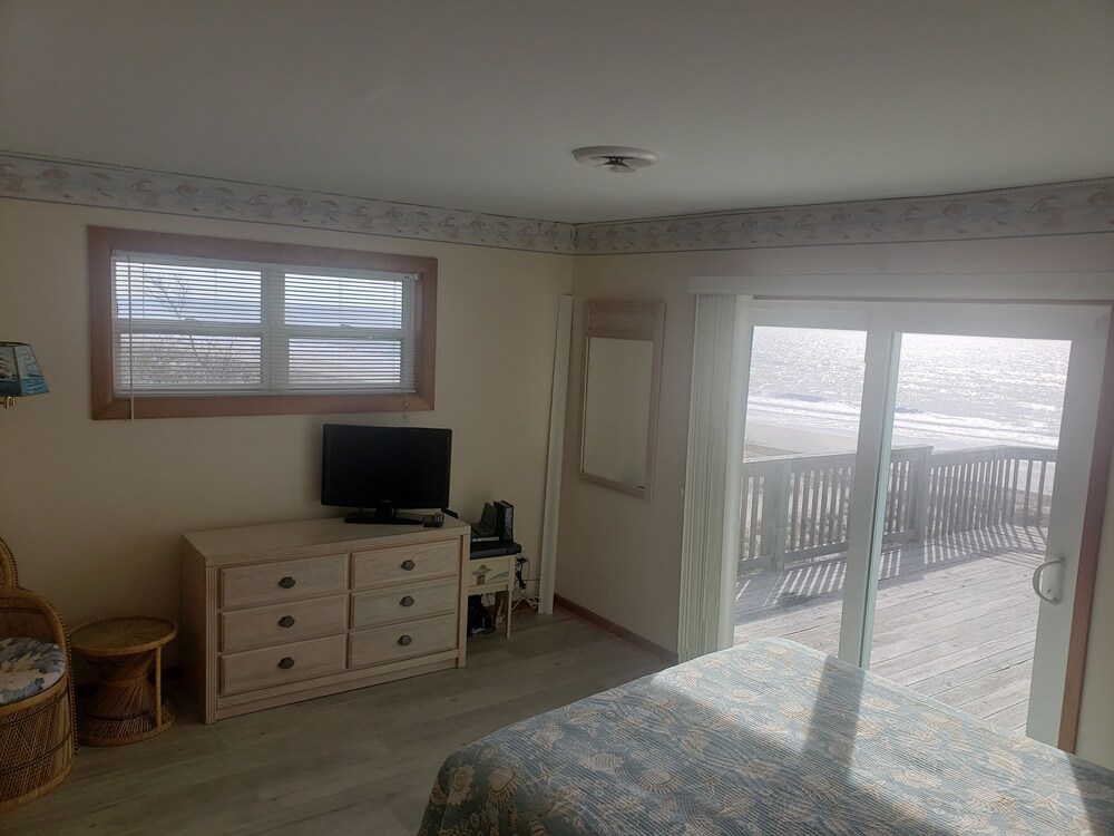 SINGLE Family Ocean Front Howard's Hideaway Emerald Isle Vrbo