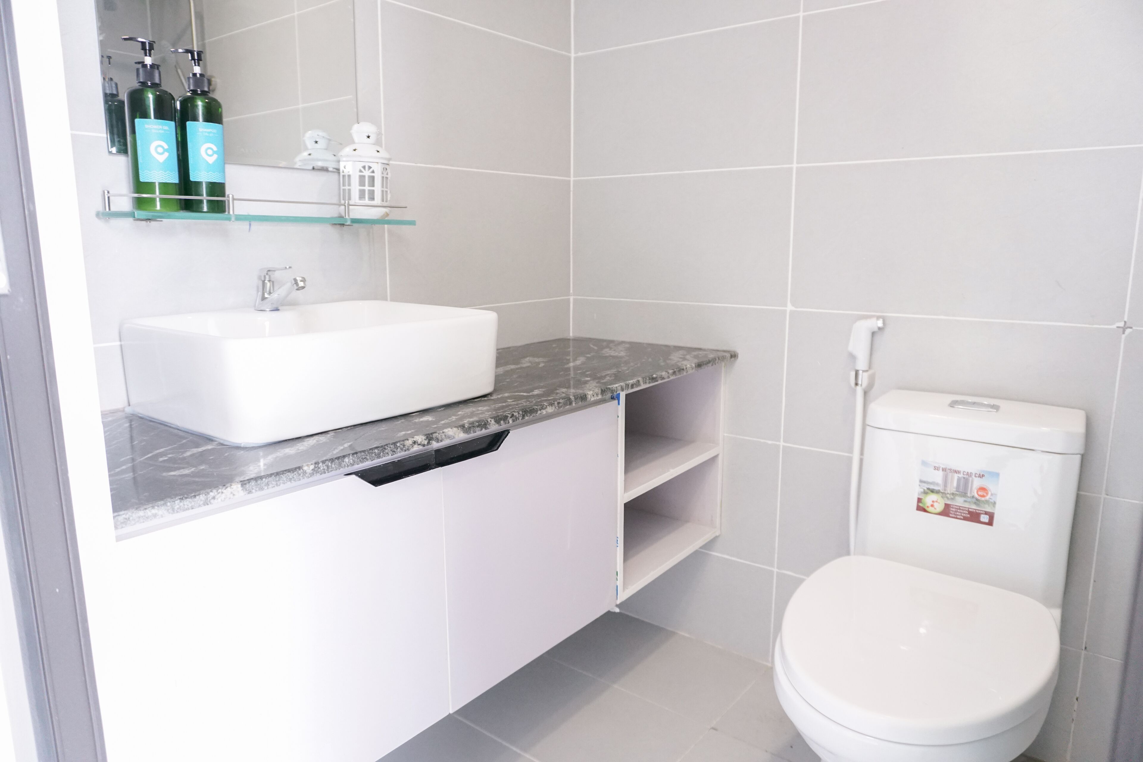 economy studio | bathroom | free toiletries, hair dryer, slippers, towels