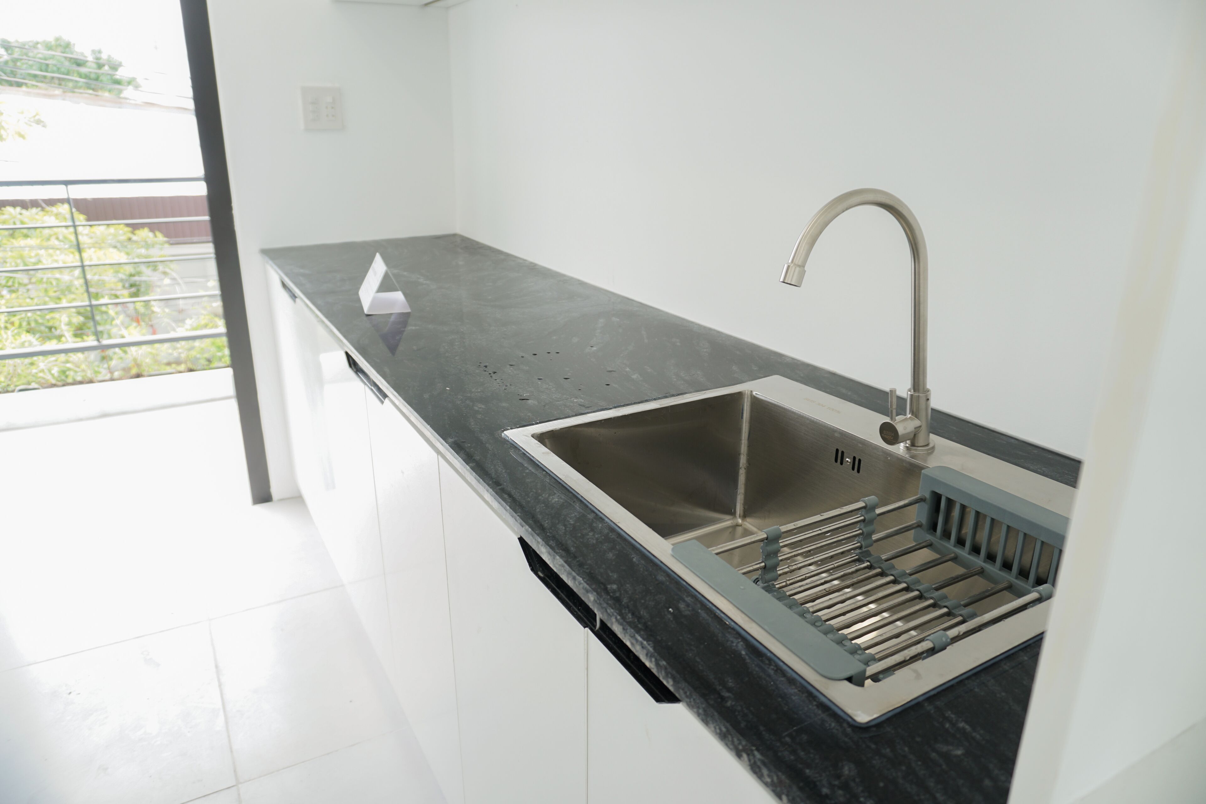 economy studio | private kitchen | fridge, electric kettle, cleaning supplies, paper towels