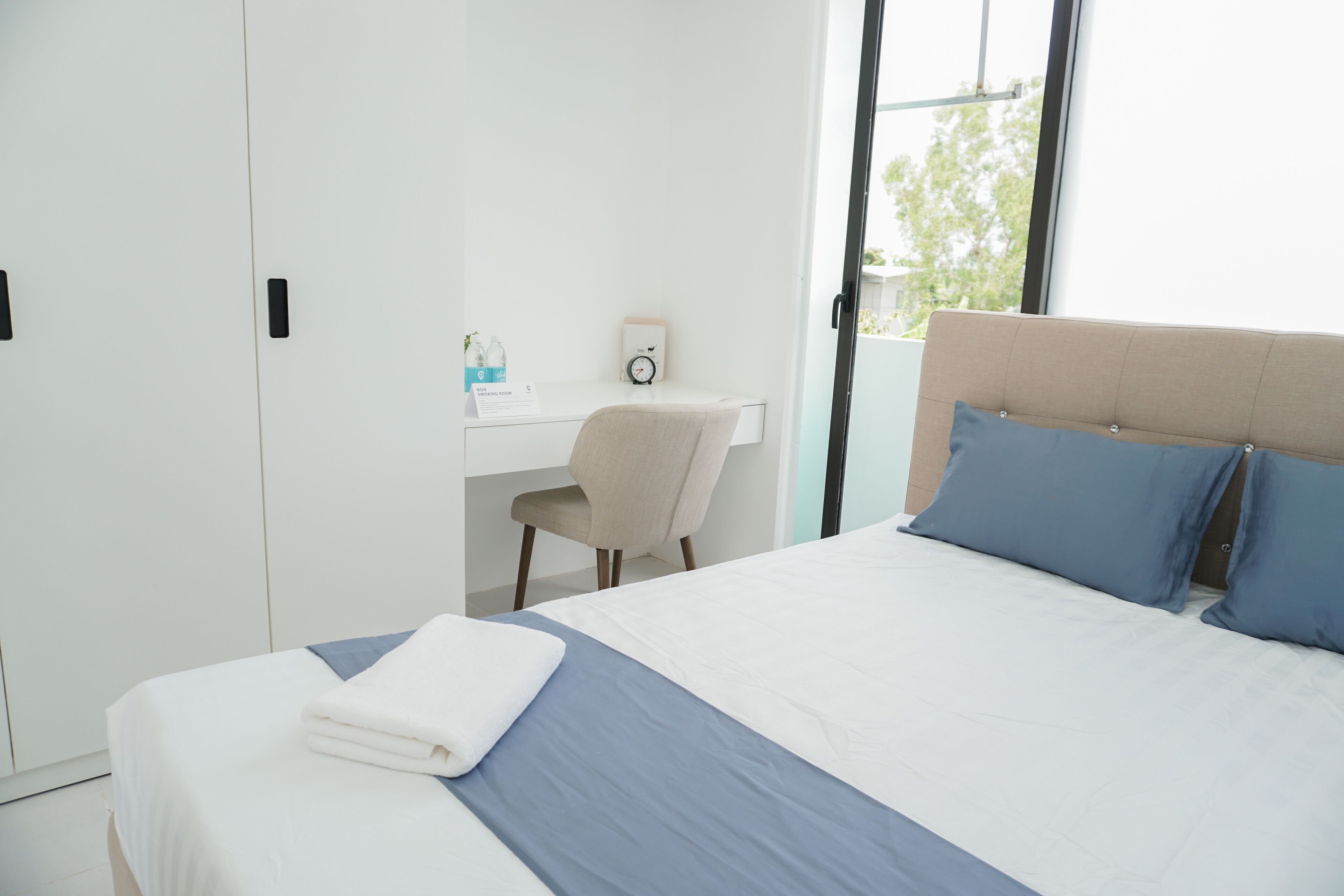 free wifi, bed sheets