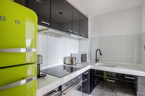 Réfrigérateur, micro-ondes, four, lave-vaisselle