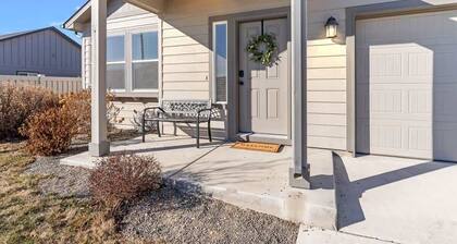 Western Charm | Caldwell | Hot Tub | Near C of I