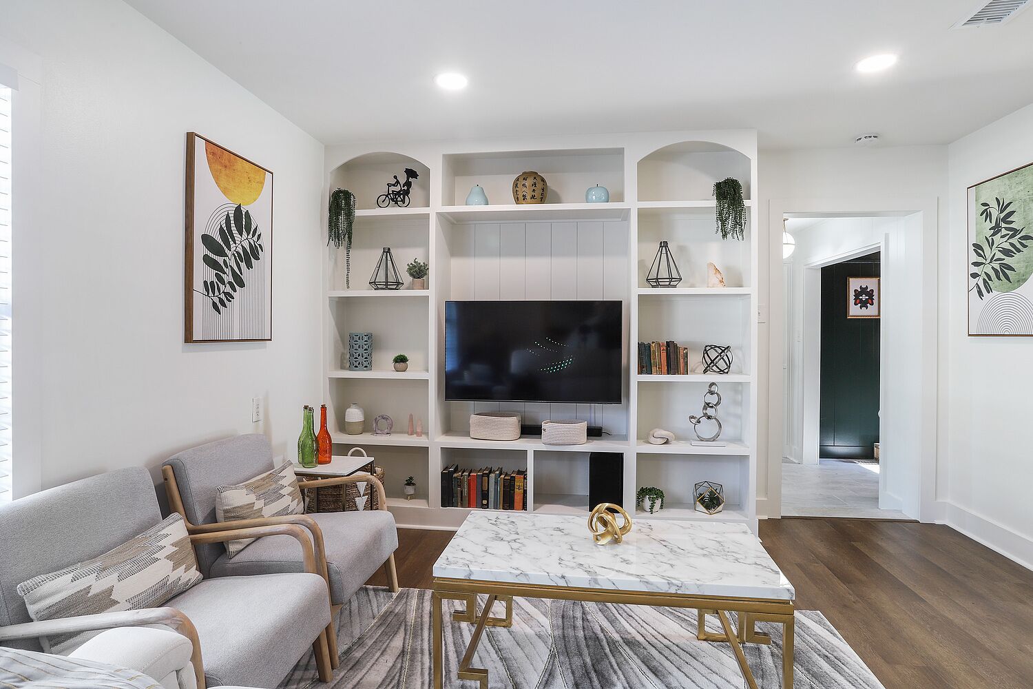 Smart-tv, boeken en een stereo