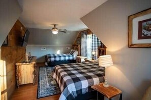 4 habitaciones, escritorio y tabla de planchar con plancha 
