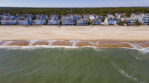 Plage, chaises longues