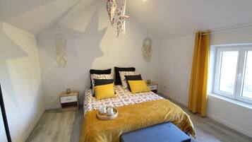 3 chambres, bureau, fer et planche Ă repasser, lit parapluie