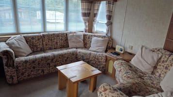 TV, fireplace, stereo
