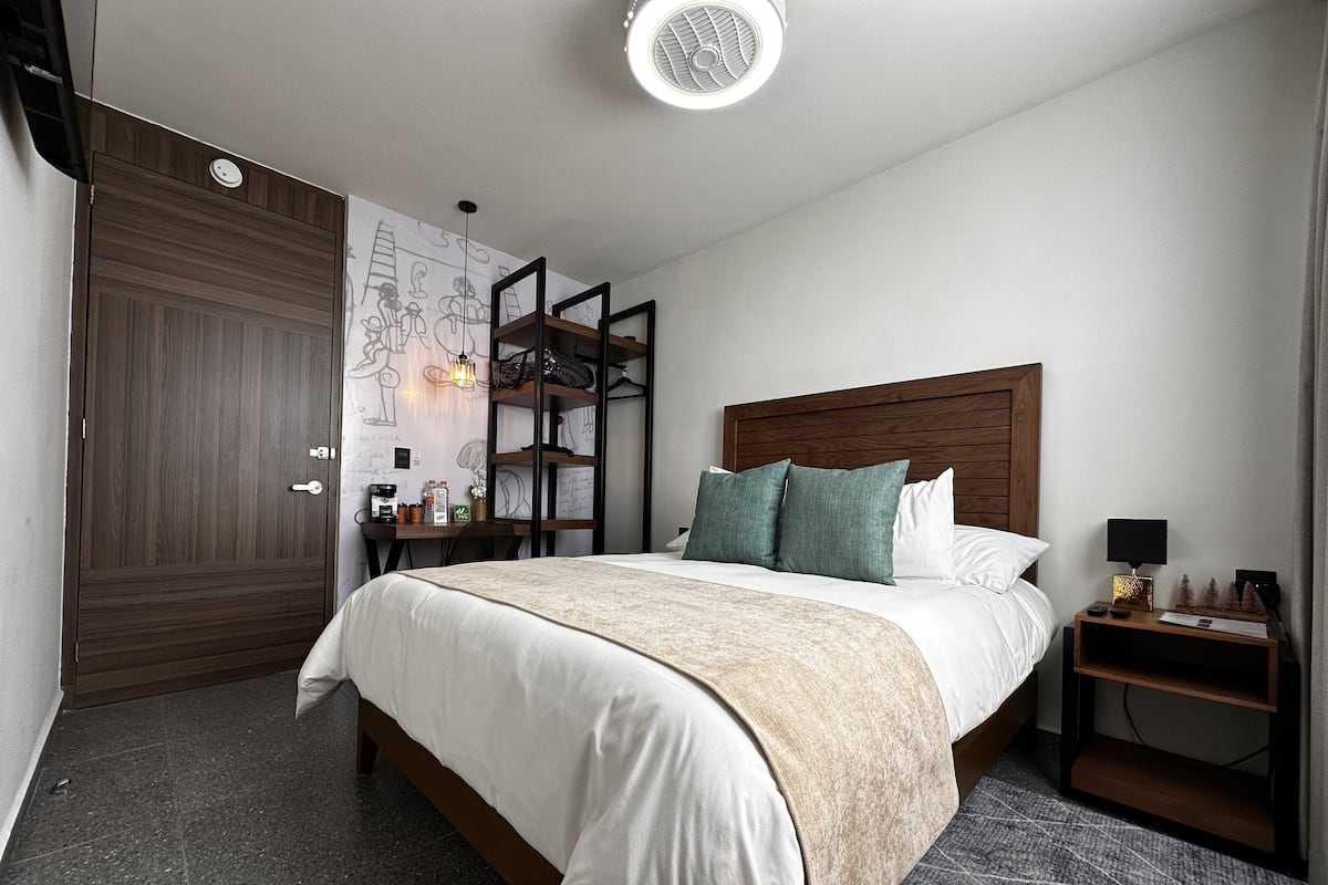Habitación Deluxe | Sábanas de algodón egipcio, ropa de cama de alta calidad y edredón