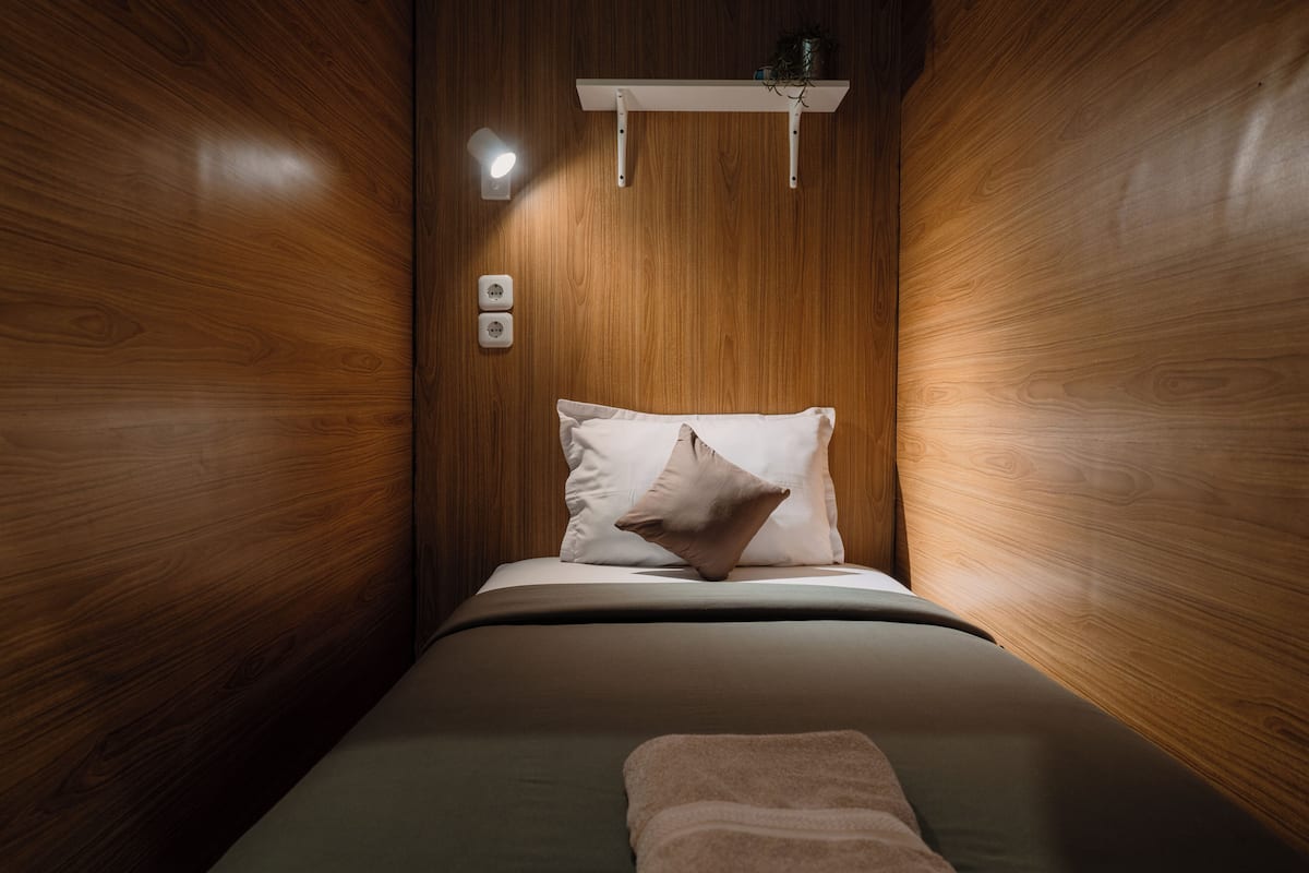 WiFi (free), bed sheets