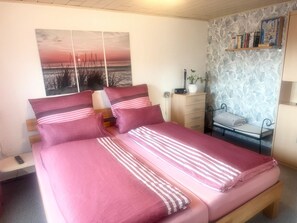 1 quarto, Wi-Fi de cortesia, roupa de cama