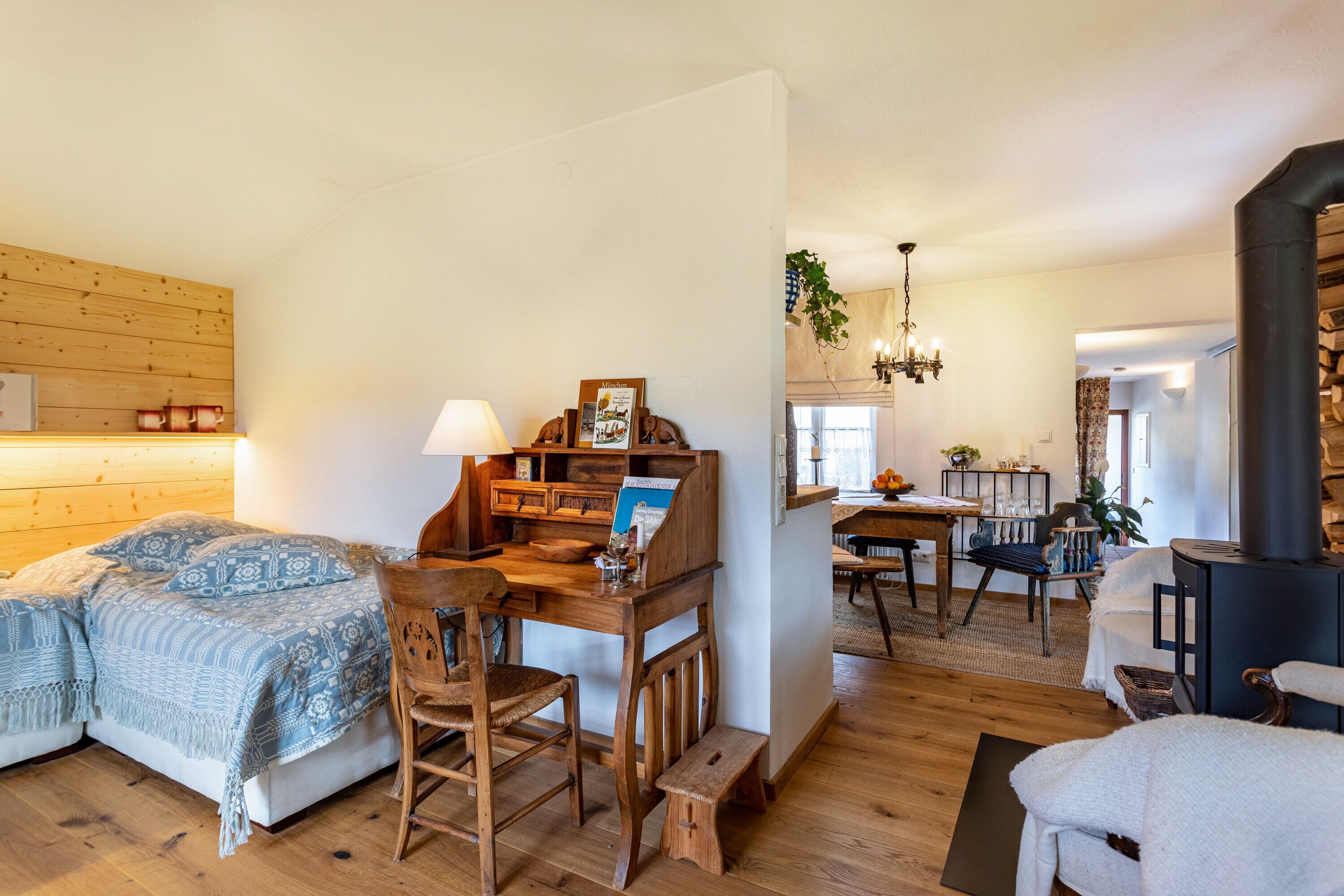 1 slaapkamer, een strijkplank/strijkijzer, gratis wifi, beddengoed